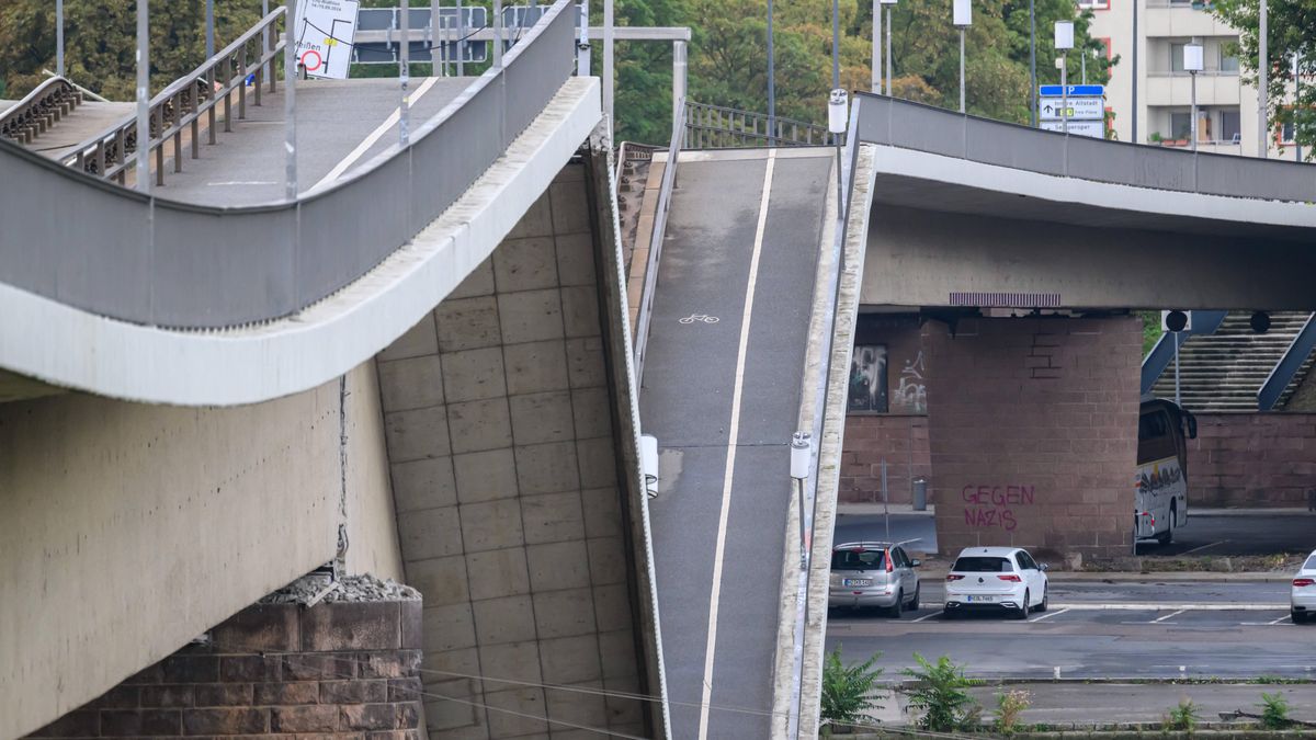 Carola Bridge in Dresden collapses
11 September 2024, Saxony, Dresden: Parts of the Carola Bridge over the Elbe have collapsed. Photo: Robert Michael/dpa 
Dostawca: PAP/DPA
Robert Michael
Disasters, traffic, Emergencies