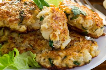 Te kotlety sprawdzą się na postny obiad w piątek. Są soczyste i sycące, chociaż bez mięsa