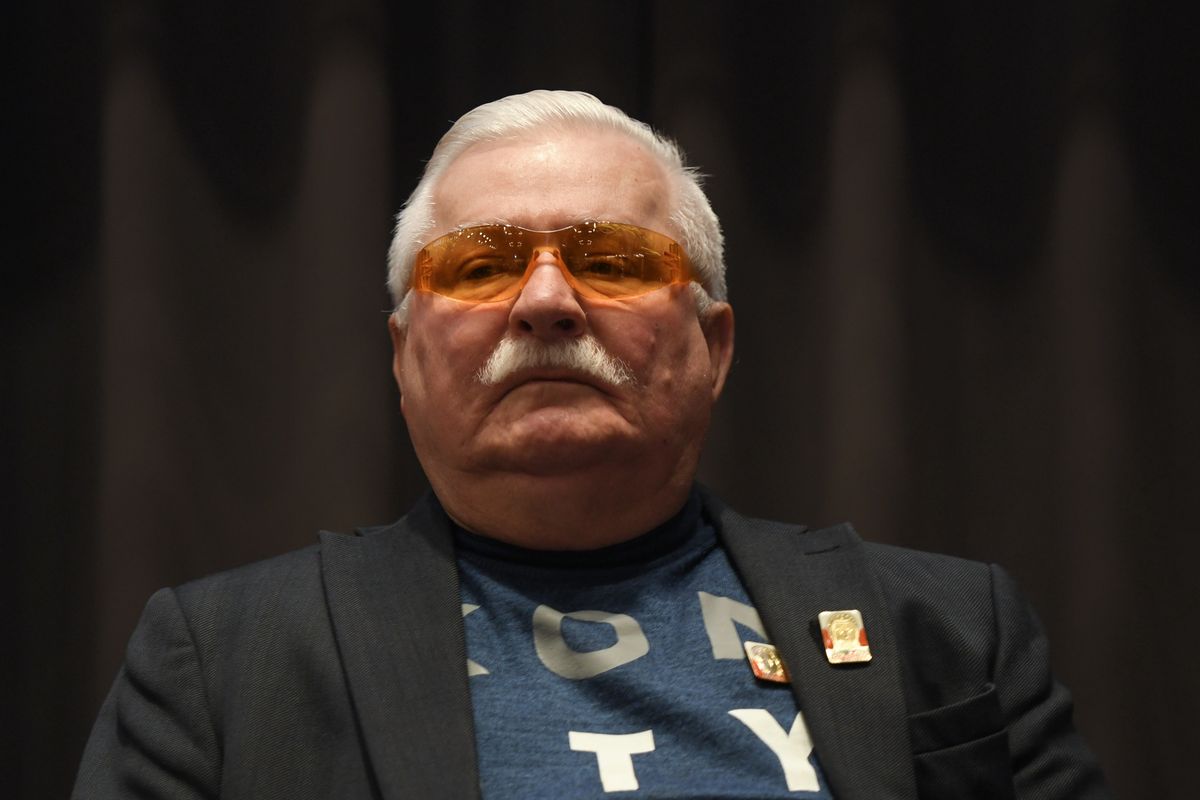  Rekonwalescent Lech Wałęsa pokazał "dietę cud" i bliznę po operacji(Photo by Artur Widak/NurPhoto via Getty Images)