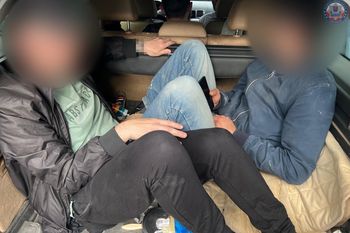 Ośmiu ludzi w jednym aucie. Policja nie miała wyjścia