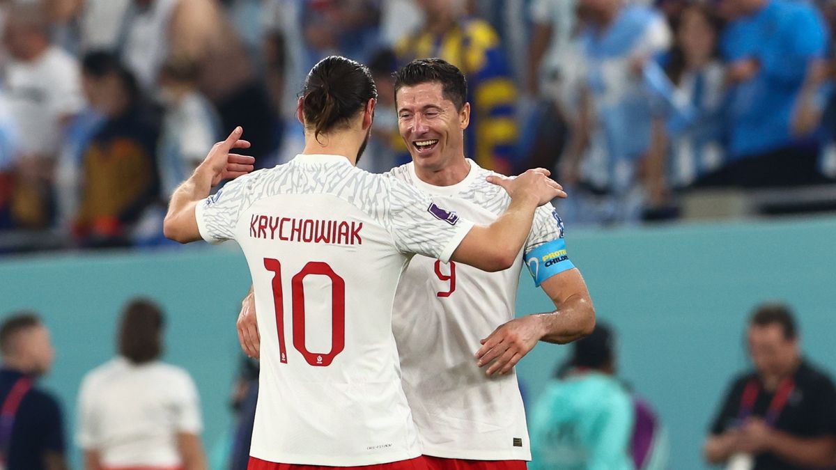 Grzegorz Krychowiak (POL), Robert Lewandowski (POL) during the World Cup match between Poland v Argentina , in Doha, Qatar, on December 1, 2022.
NO USE POLAND (Photo by Foto Olimpik/NurPhoto via Getty Images)