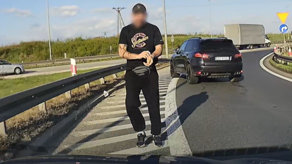 Zajechał drogę innemu kierowcy i wysiadł z auta.