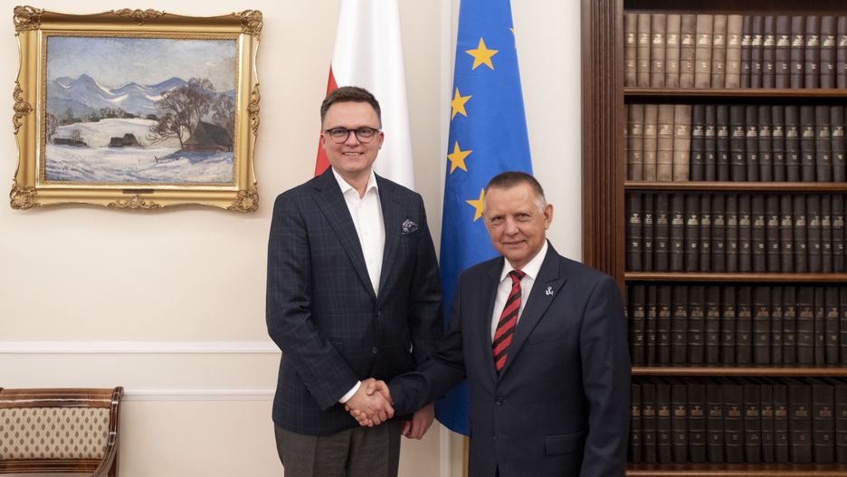 Hołownia rozmawiał z Banasiem. "Tematem przywrócenie standardów"