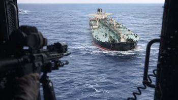 USA przejęły kontrolę nad tankowcem z "floty cieni". Nagranie z operacji