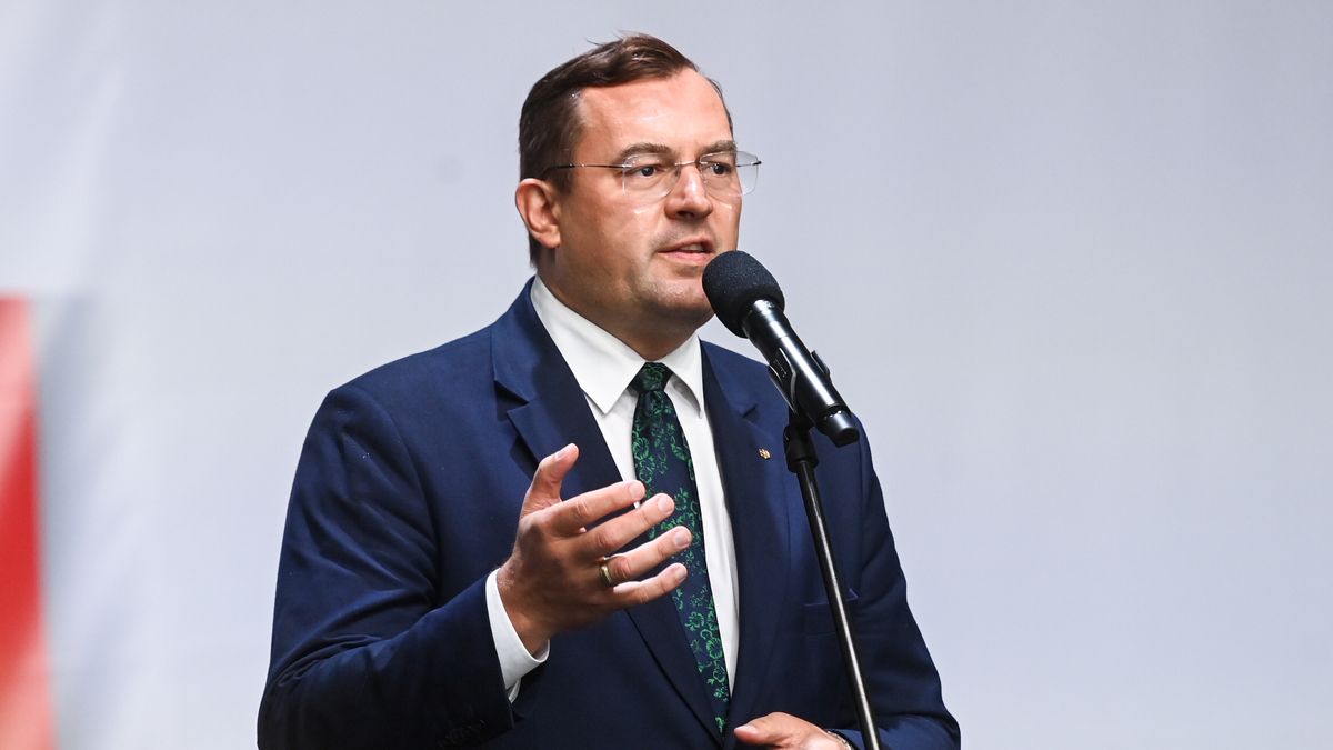 Warszawa, 14.09.2025. Minister rolnictwa i rozwoju wsi Stefan Krajewski przemawia podczas Dożynek Prezydenckich na dziedzińcu Pałacu Prezydenckiego w Warszawie, 14 bm. (aldg) PAP/Piotr Nowak