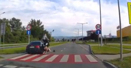 Wypadek w Nowym Sączu. Trzech nastolatków w szpitalu