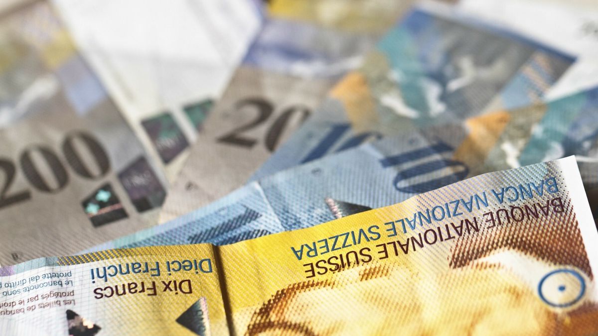 Szwajcarski Bank Narodowy pierwszy raz od 15 lat podniósł stopy procentowe - o 0,5 pkt proc