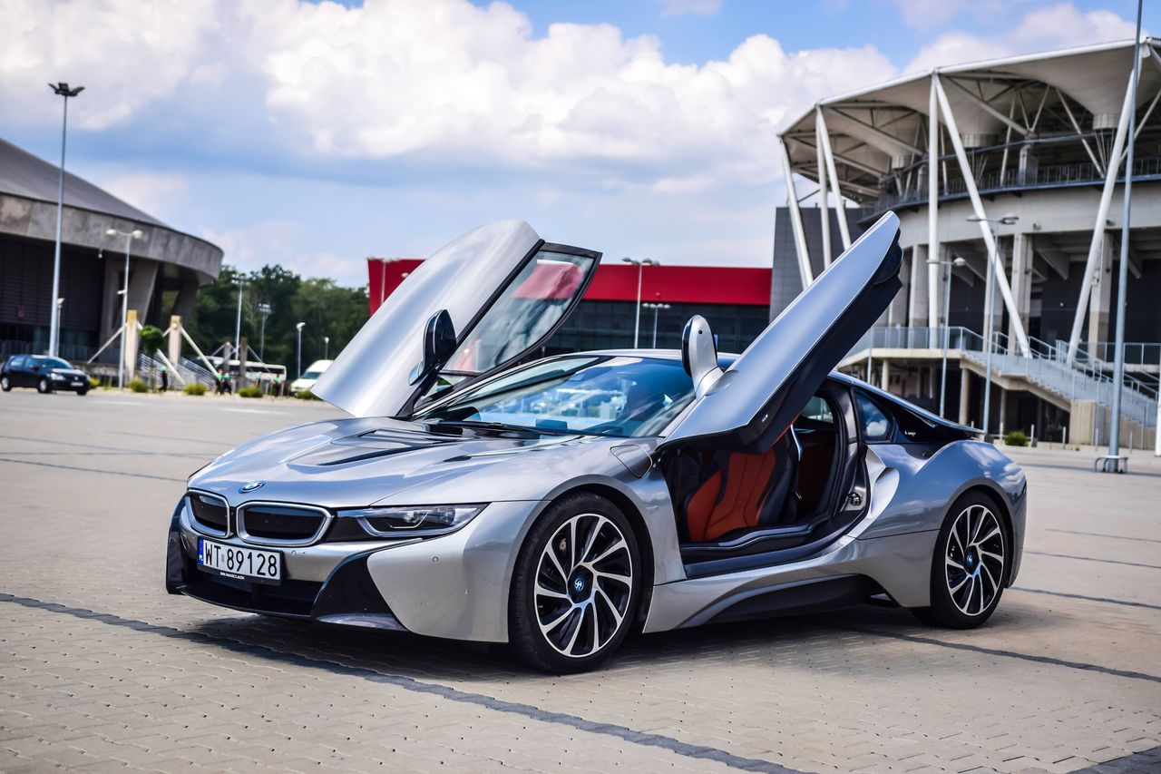 Sprawdziliśmy nowe BMW i8 – oto sportowy samochód przyszłości