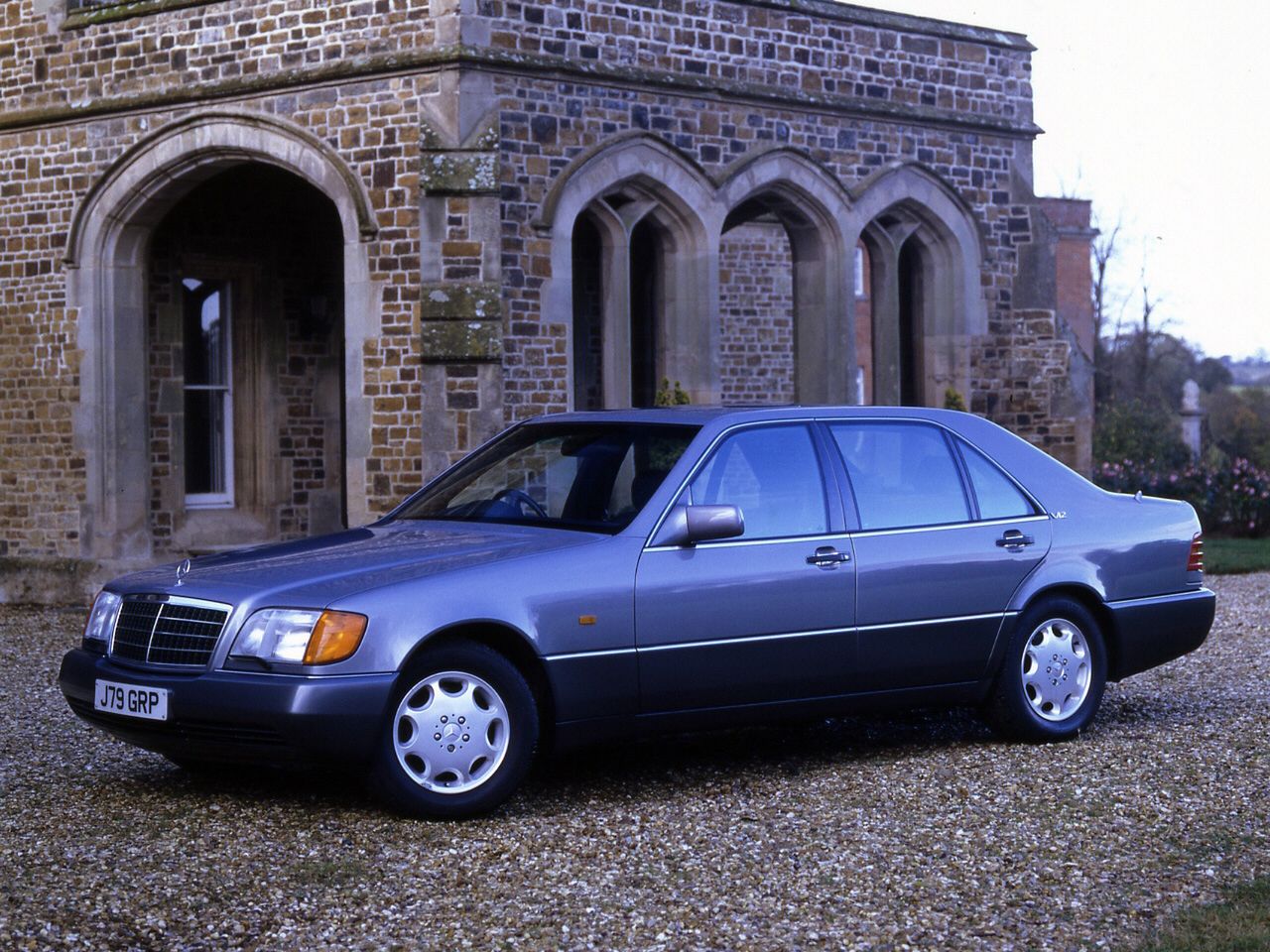 1992 Mercedes-Benz Klasy S 600 SEL (fot. static.cargurus.com)