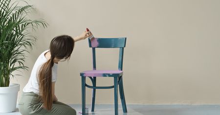 Metamorfoza mebli – jaką farbę wybrać? Oto poradnik krok po kroku!