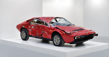 Rozbite Ferrari Dino 308 GT4 dziełem sztuki wartym ponad 180 000 euro?