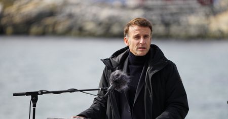 Grenlandia nie na sprzedaż. Macron odpowiada na roszczenia Trumpa