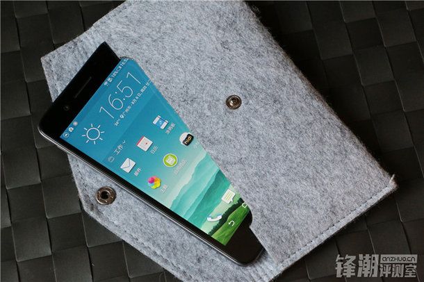 HTC Desire 728 oficjalnie. Cekawy średniak w rozsądnej cenie 15