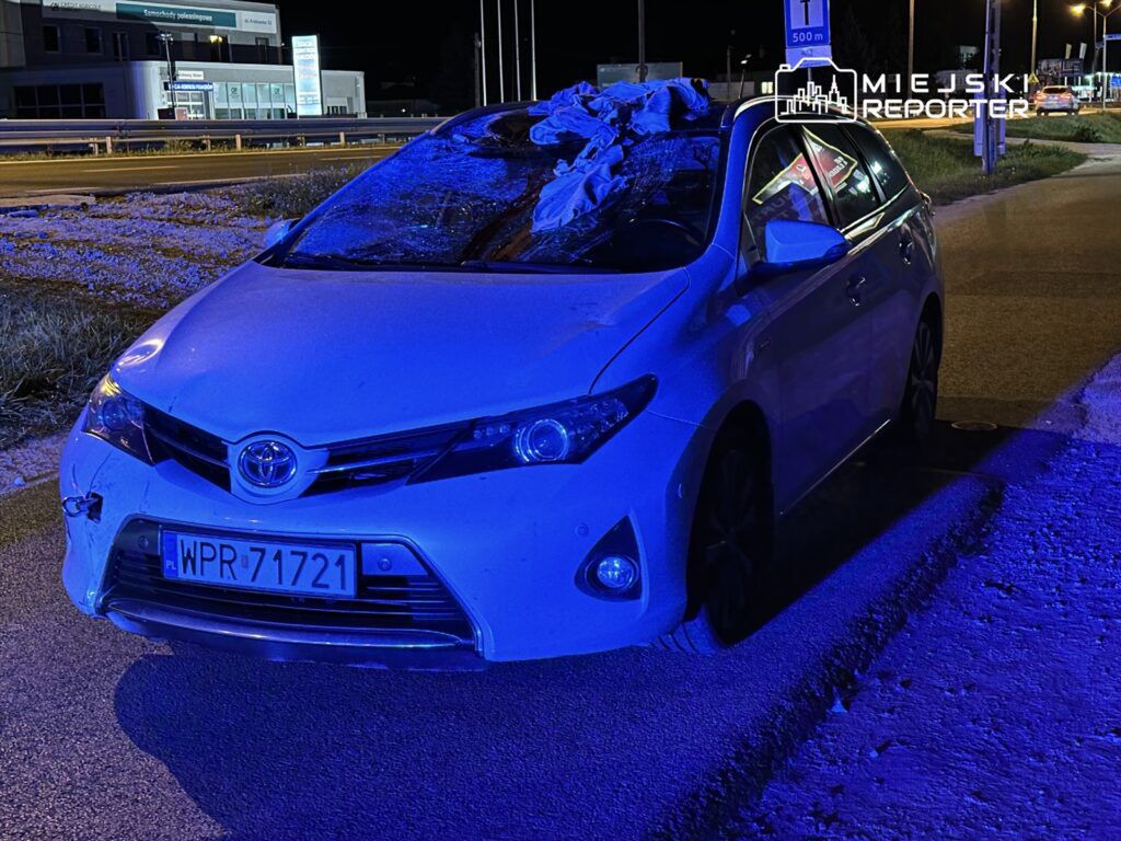 Janki: Nieprzytomny rowerzysta po zderzeniu z autem trafił do szpitala