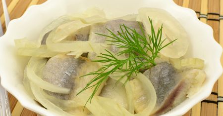 Nie moczę śledzi w zwykłej wodzie, ani w mleku. Inny płyn nadaje im lepszego smaku