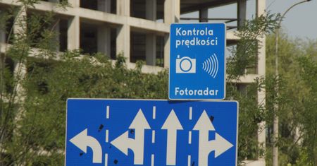 Kontrola prędkości bez znaków. Mamy listę nieoznakowanych aut