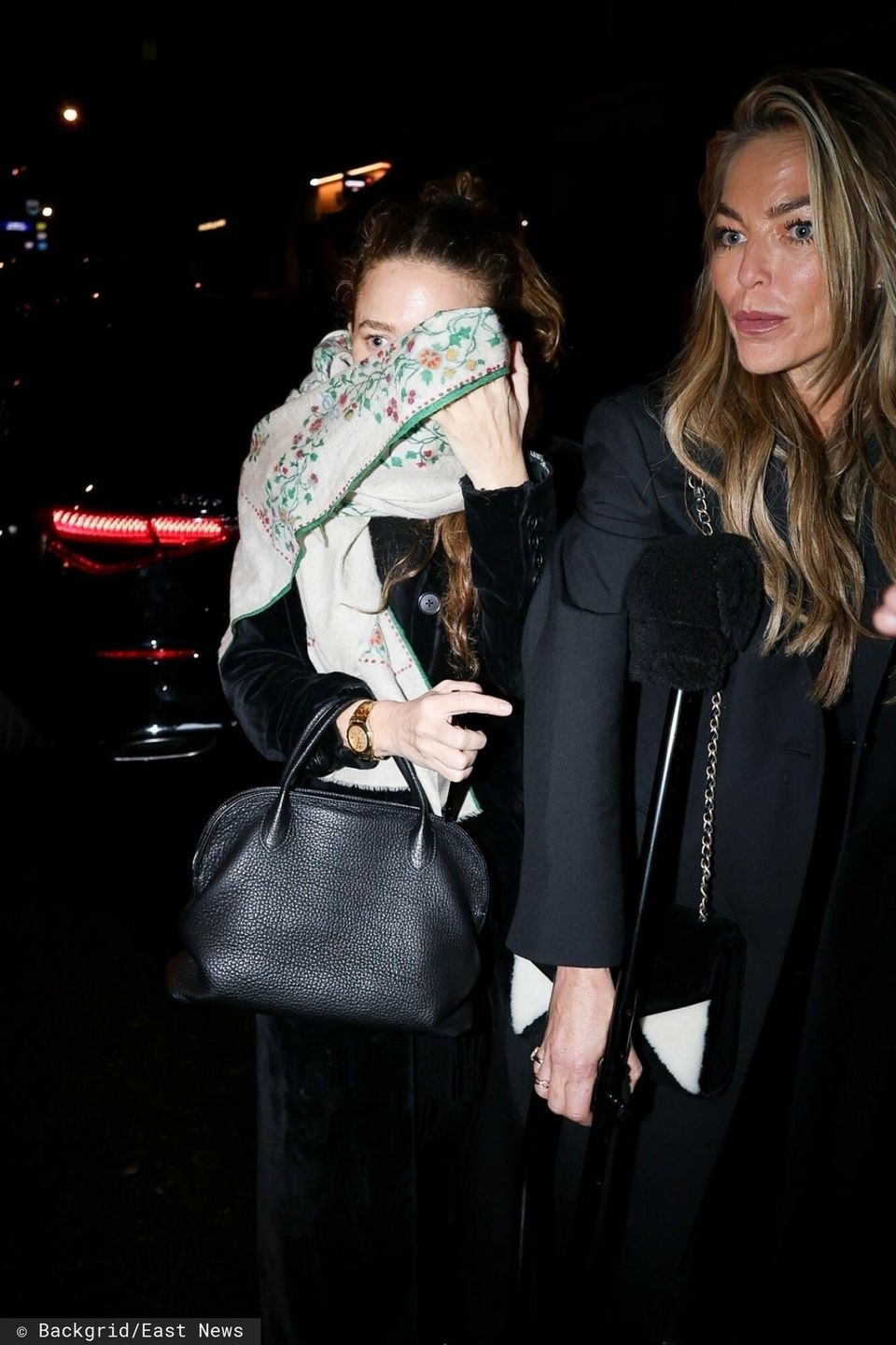 Siostry Olsen "przyłapane" wieczorem w Paryżu