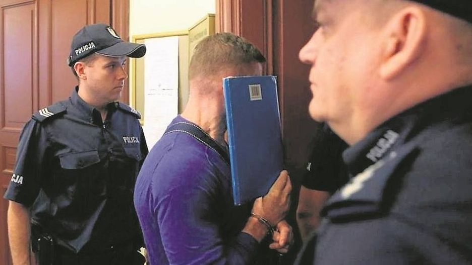Słynny gangster Oczko doprowadzony do prokuratury w Katowicach