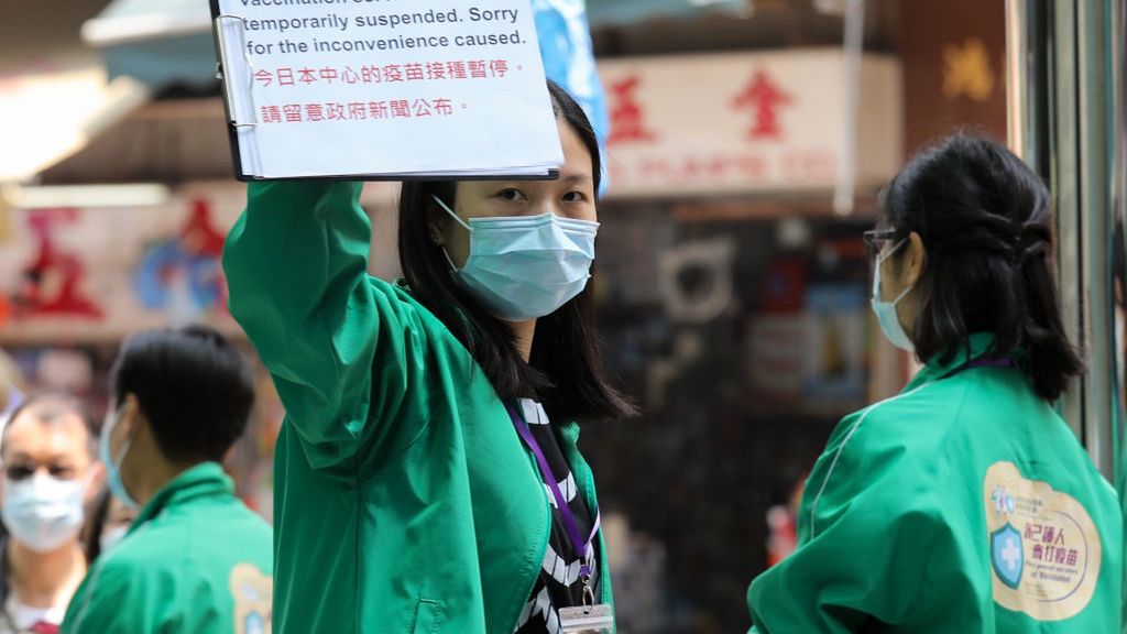 Hongkong zakazał stosowania szczepionki firmy Pfizer