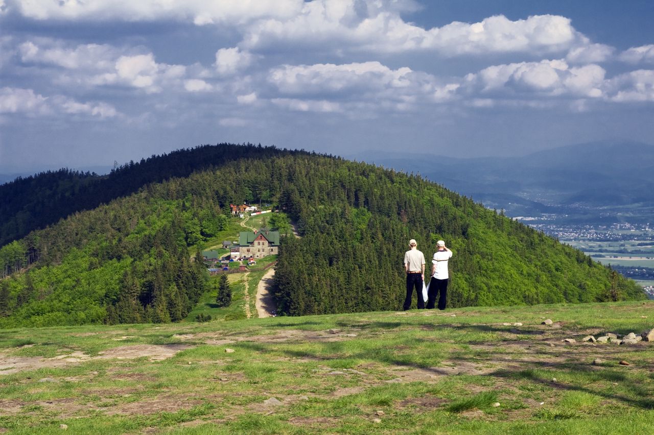 Beskidy. Okradł schronisko na Klimczoku. "Miał żółtą bluzę z grafiką pingwina"