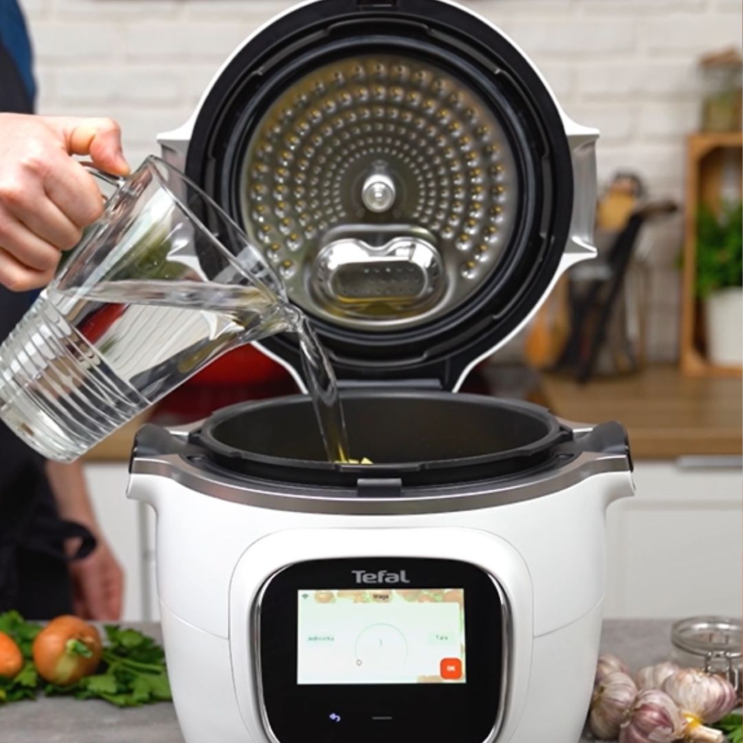 Do urządzenia wlewam również wodę