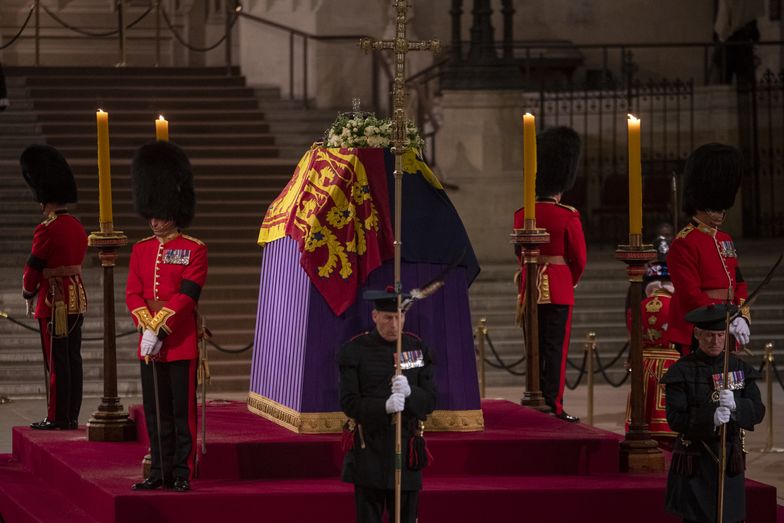 Pogrzeb królowej Elżbiety II będzie największym wydarzeniem telewizyjnym w historii. Gdzie oglądać?