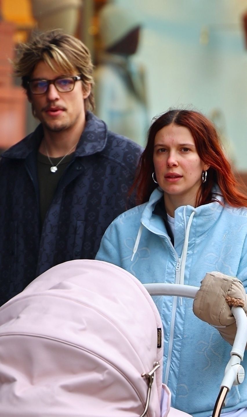 Millie Bobby Brown na spacerze z mężem i córką w Nowym Jorku