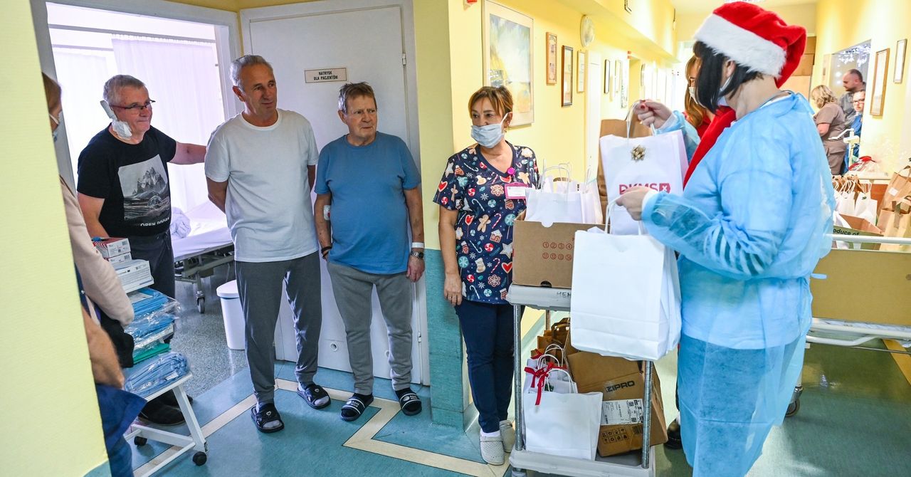 Bydgoszcz: Mikołaj odwiedził pacjentów Kliniki Hematologii Szpitala Biziela