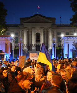 "Putin won!". Manifestacja przed ambasadą Rosji w Warszawie
