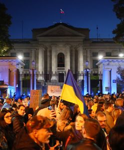 "Putin won!". Manifestacja przed ambasadą Rosji w Warszawie