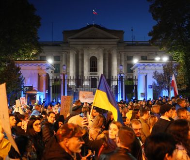 "Putin won!". Manifestacja przed ambasadą Rosji w Warszawie