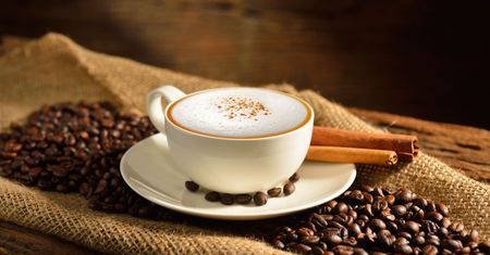 Jak zrobić latte? Poznaj sekrety idealnej kawy