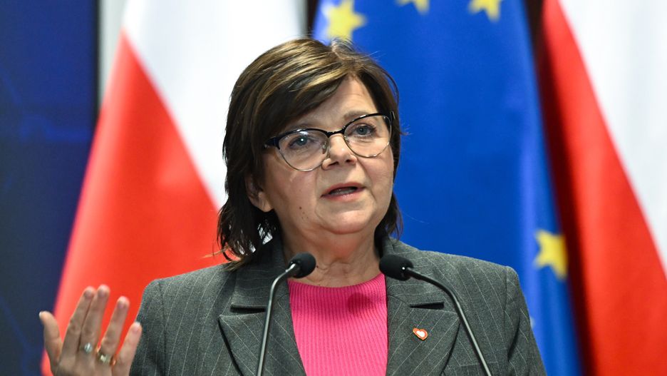 Warszawa, 03.10.2024. Minister zdrowia Izabela Leszczyna podczas konferencji prasowej w siedzibie resortu w Warszawie, 3 bm. Temat spotkania: nabór do programu "Rozwój i modernizacja szpitali należących do Krajowej Sieci Onkologicznej oraz współpracujących z nimi ośrodków opieki ambulatoryjnej (AOS)". (amb) PAP/Radek Pietruszka