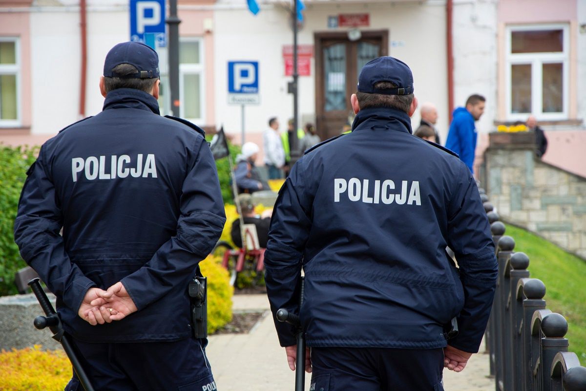 3,5-latek błąkał się przy ulicy. Uciekł z tego miejsca