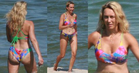 Anna Kalczyńska w kolorowym bikini pluska się w morzu (ZDJĘCIA)