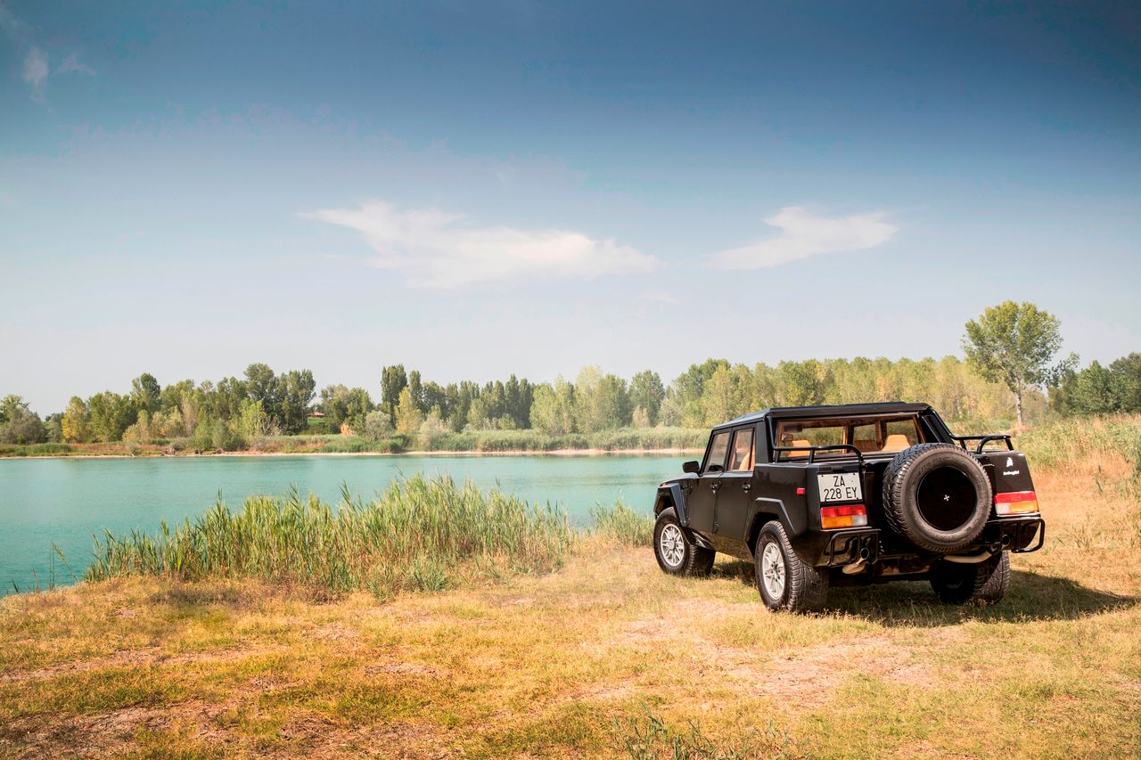 Lamborghini LM002