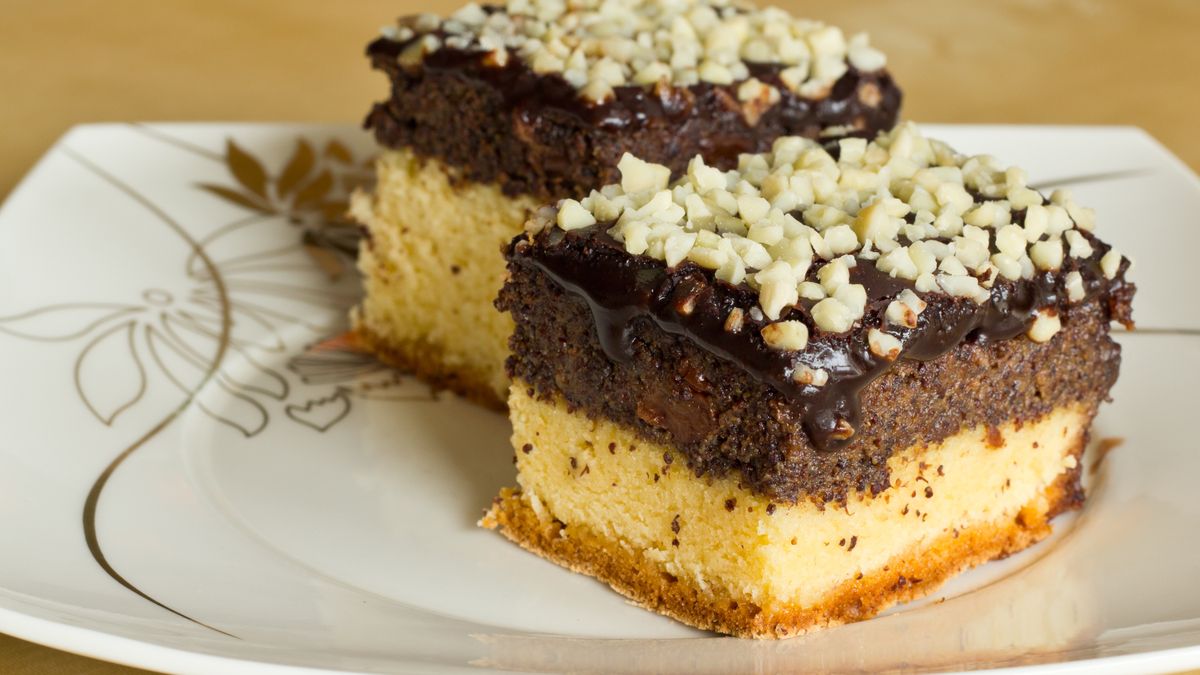 Warstwowe ciasto ucierane z makiem i czekoladą