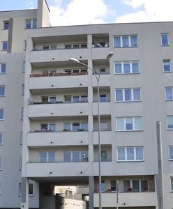 Kamera filmowała wejście do mieszkania. Przy montażu monitoringu trzeba uważać