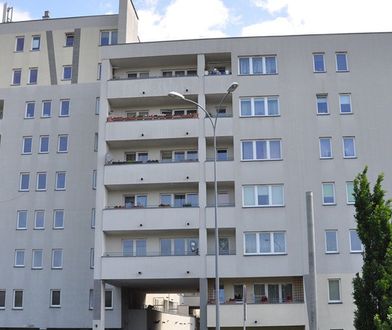 Kamera filmowała wejście do mieszkania. Przy montażu monitoringu trzeba uważać