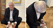 Poruszający gest Włodzimierza Cimoszewicza. "Postawa godna naśladowania"