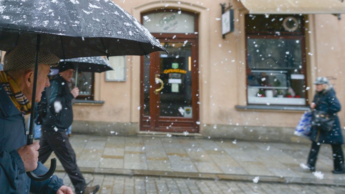 Winter Hits Back In Krakow
The return of winter, snowfall and low temperatures, is the weather forecast for the next two days for Krakow and South of Poland.
On Wednesday, 19 April 2017, in Krakow, Poland. (Photo by Artur Widak/NurPhoto via Getty Images)
NurPhoto
April, Artur Widak, Krakow, Low, Poland, Return, Snowfall, Southern Poland, Temperature, Winter, cold, forcast, freezing, nurphoto, rain, snow, spring, weather
