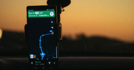 Mapy Google i ciemny motyw interfejsu. Aktualizacja trafia do użytkowników