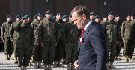 Premier i szef MON odwiedzili polskich funkcjonariuszy w Kosowie