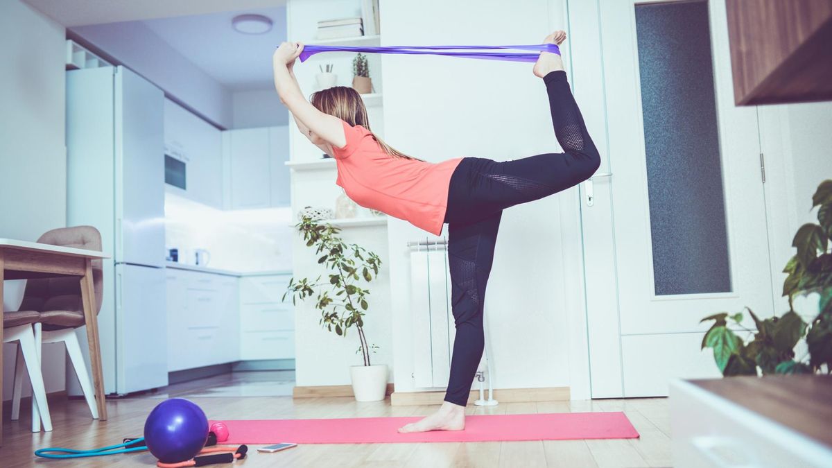Ćwiczenia z gumami oporowymi to świetny sposób na to, aby wysmuklić sylwetkę i zbudować zdrowo wyglądające mięśnie.