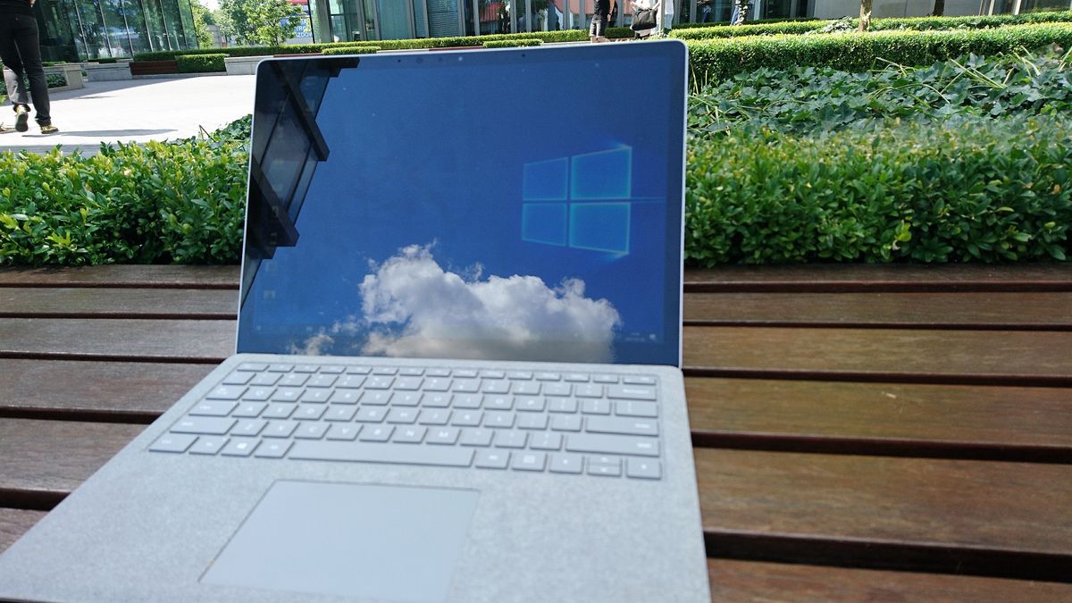 Surface Laptop na pierwszy rzut oka zachwyca. Ale ma dwa poważne problemy 1