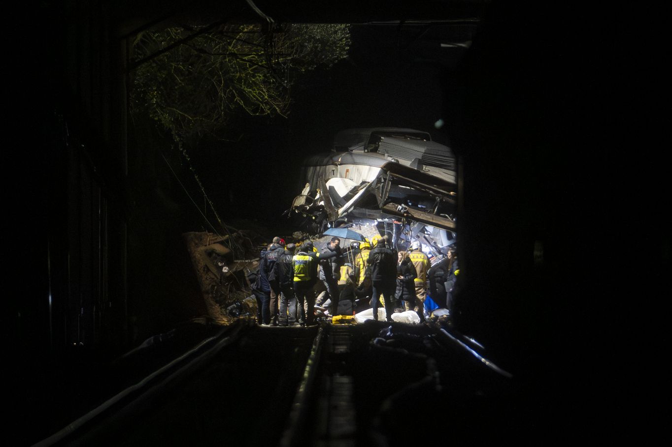 wiadomości,aktualności,WP Wiadomości Kolejny wypadek w Hiszpanii. Wykoleił się pociąg. Nie żyje maszynista