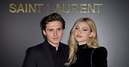 Brooklyn Beckham pozuje z narzeczoną nago. Takiej figury można jej pozazdrościć