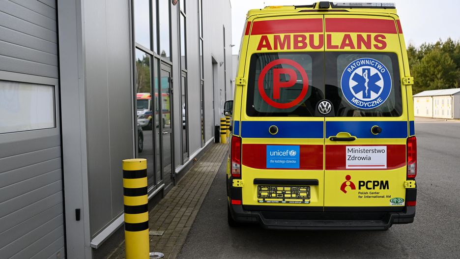 ambulans
Jasionka, 28.12.2022. Prezentacja ambulans�w towarzysz�ca konferencji prasowej dot. pomocy medycznej obywatelom obj�tej wojn� Ukrainy, 28 bm. przed Medevac Hub Jasionka w Parku Naukowo-Technologicznym przy Lotnisku Rzesz�w-Jasionka. (dd/awol) PAP/Darek Delmanowicz
Darek Delmanowicz
agresja Rosji, ambulans, atak Rosji na Ukrain�, inwazja, inwazja rosyjska, karetka pogotowia, konflikt zbrojny, lotnisko, Medevac Hub Jasionka, medyczna, pogoda, pogotowie ratunkowe, Polska, pomoc, Port Lotniczy Rzesz�w-Jasionka, przekazanie, rosyjska, rosyjski, sprz�t medyczny, sytuacja na Ukrainie, sytuacja w Ukrainie, UE, Ukraina, Unia Europejska, Wojna na Ukrainie, wojna w Ukrainie, wok� Ukrainy, Hub dla pacjent�w z Ukrainy