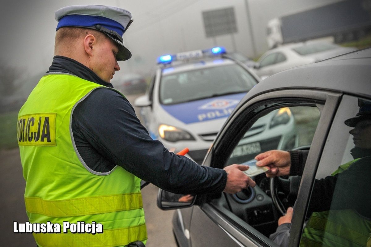 Policyjna kontrola dokumentów kierowcy