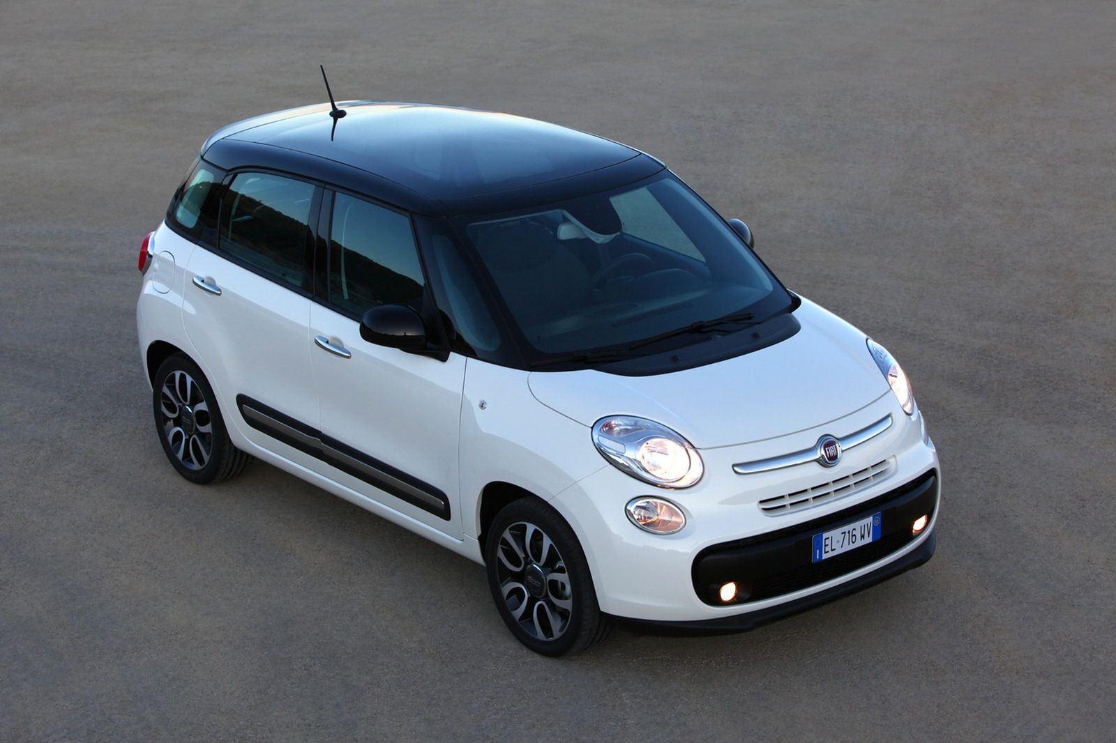 Fiat 500L - obszerna galeria zdjęć 26